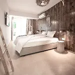 La - Saint 4*